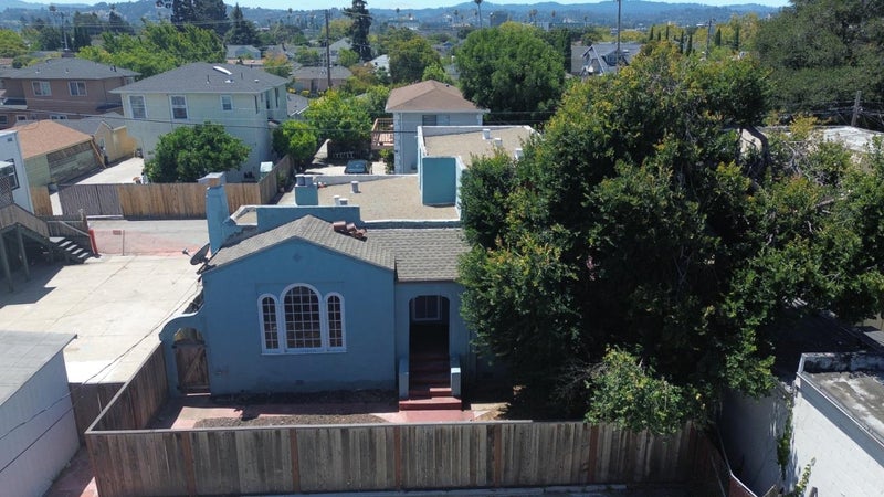 610 South Amphlett Boulevard