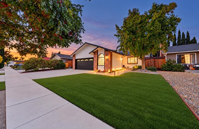 6039 Foothill Glen Drive