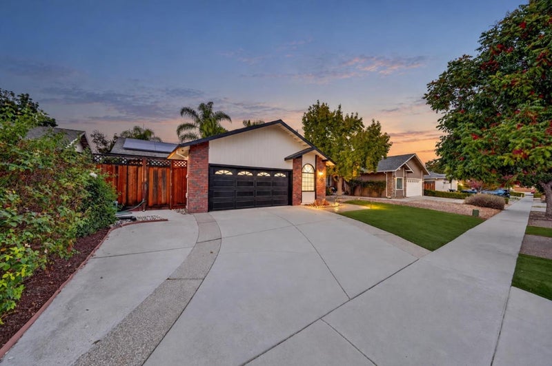 6039 Foothill Glen Drive