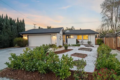 1002 Oaktree Drive, San Jose, CA 95129 - MLS#: ML81995062