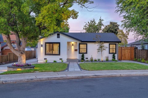 Photo of 15045 Stratford Drive, SAN JOSE, CA 95124 (MLS # ML82056481)