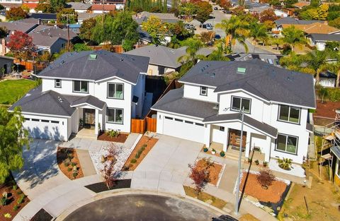 Photo of 1681 Zinnia Lane, SAN JOSE, CA 95124 (MLS # ML82046394)