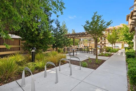 Tiny photo for 663 Alamo Court, MOUNTAIN VIEW, CA 94043 (MLS # ML82043148)