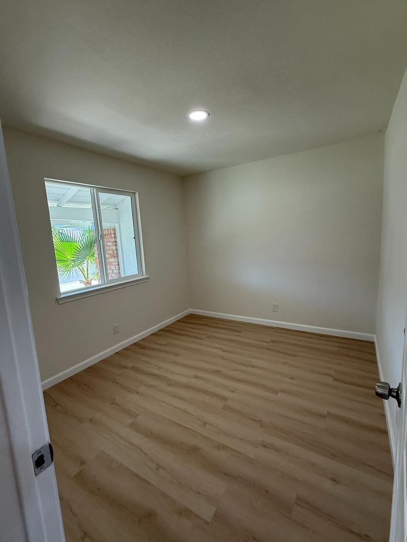 5054 Howes Lane