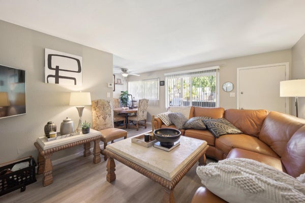 550 BERRY AVE, HAYWARD, CA 94544 - Image d74b6c74cbc1002d3377c8523dddbb42/2535885930