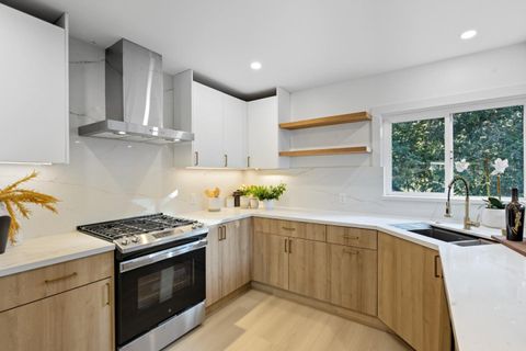 Tiny photo for 3332 Victor Avenue, OAKLAND, CA 94602 (MLS # ML82022908)