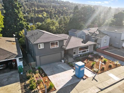 Tiny photo for 3332 Victor Avenue, OAKLAND, CA 94602 (MLS # ML82022908)