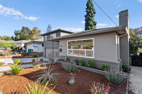 Photo of 3332 Victor Avenue, OAKLAND, CA 94602 (MLS # ML82022908)