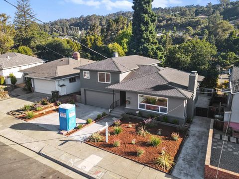 Tiny photo for 3332 Victor Avenue, OAKLAND, CA 94602 (MLS # ML82022908)