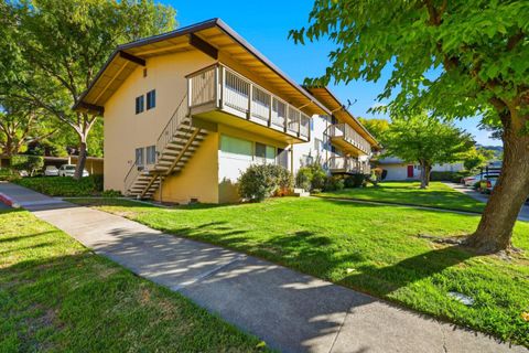 Photo of 2351 Paloma Court #8, PINOLE, CA 94564 (MLS # ML82026347) Photo of 2351 Paloma Court #8, PINOLE, CA 94564 (MLS # ML82026347)
