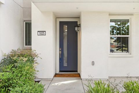 Photo of 1825 Joshua Tree Circle, MILPITAS, CA 95035 (MLS # ML82042112)