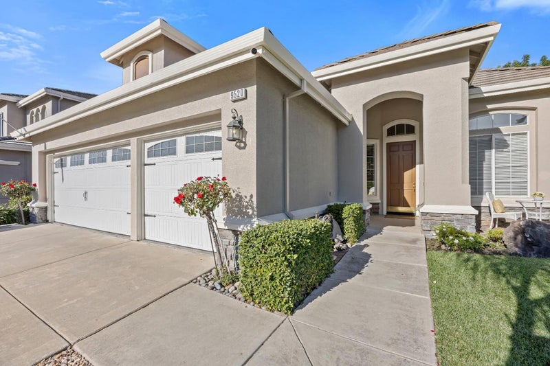 9520 Rancho Hills Drive