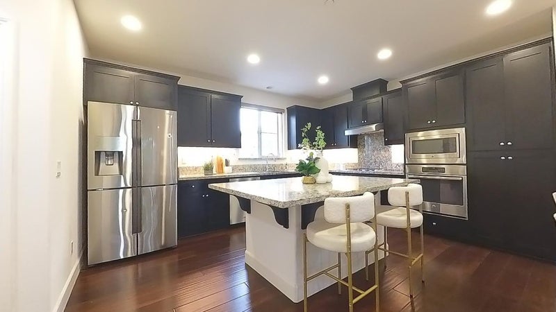 322 North Fair Oaks Avenue