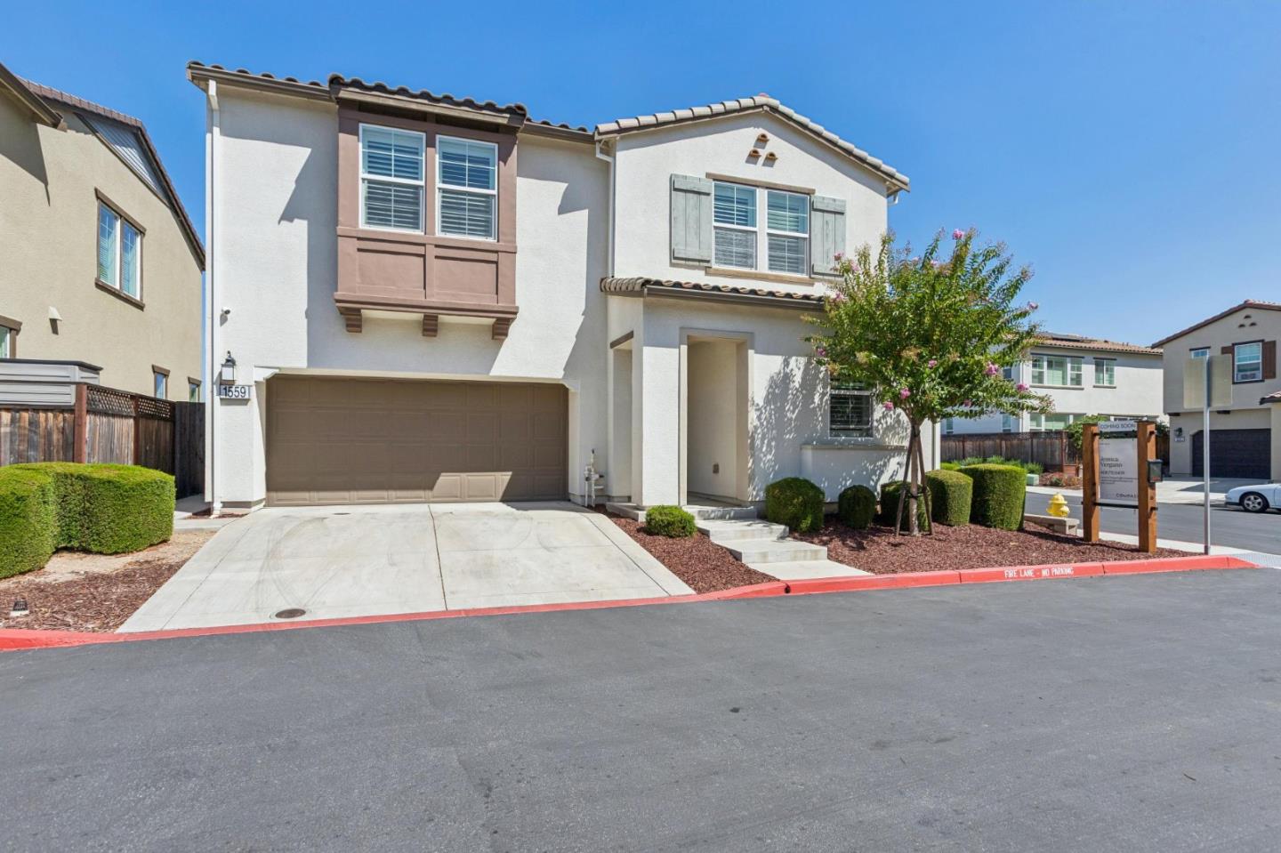 1559 Zephyr Place
