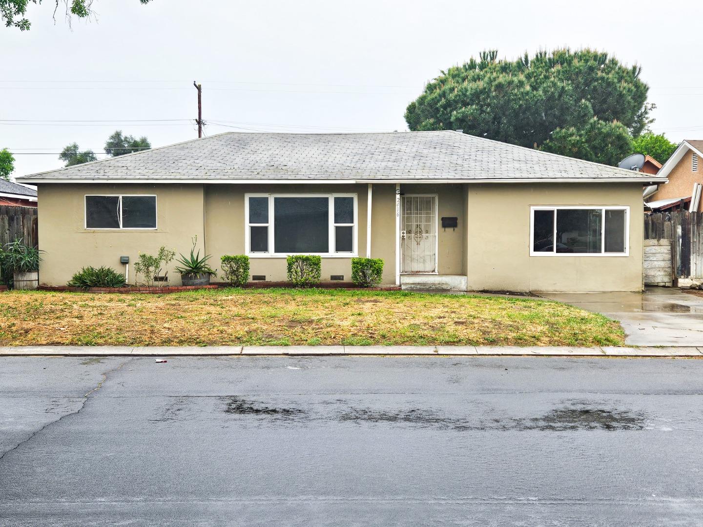 2416 Roble Avenue