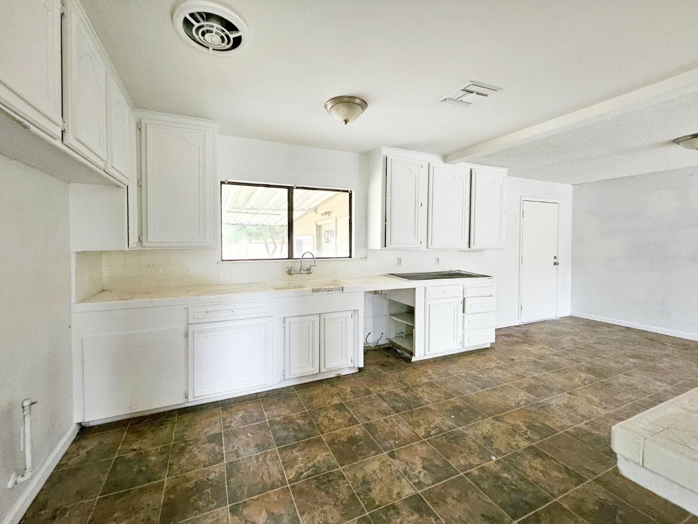 2416 Roble Avenue