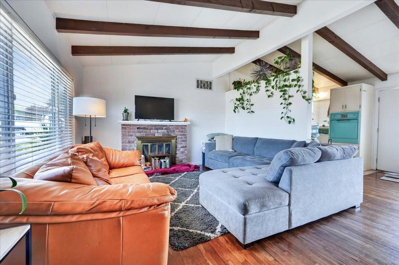 3182 Vista Del Camino