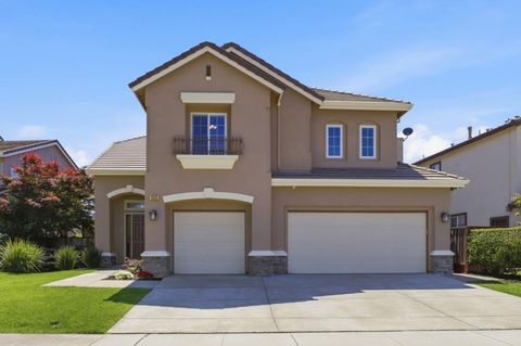 Photo of 1510 Sunrise Drive, GILROY, CA 95020 (MLS # ML82045411)