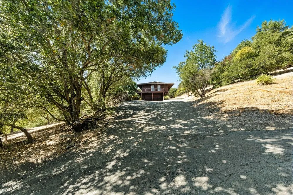 Los Altos Hills, California 94022, United States, 4 Bedrooms Bedrooms, ,3 BathroomsBathrooms,Residential,Active,185363