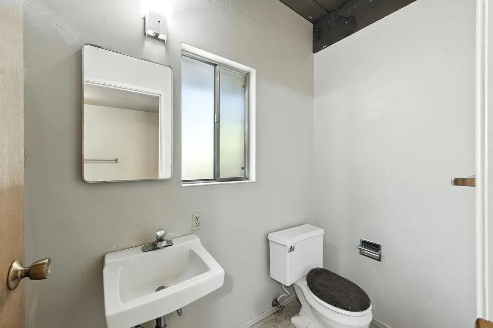 Los Altos Hills, California 94022, United States, 4 Bedrooms Bedrooms, ,3 BathroomsBathrooms,Residential,Active,185363