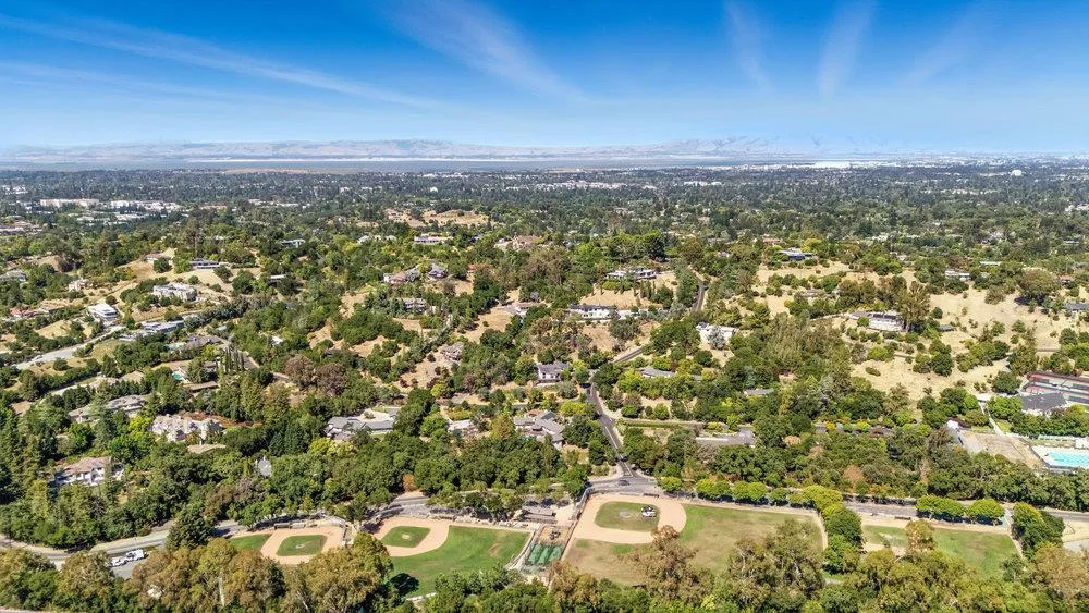 Los Altos Hills, California 94022, United States, 4 Bedrooms Bedrooms, ,3 BathroomsBathrooms,Residential,Active,185363