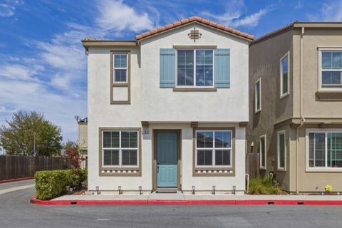 Photo of 1180 Julia Circle, Hollister, CA 95023 (MLS # ML82041217)
