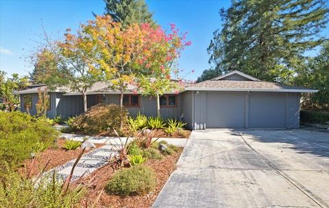 Photo of 375 La Cuesta Drive, PORTOLA VALLEY, CA 94028 (MLS # ML82025326)