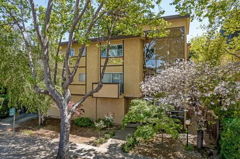 1121 Douglas Avenue Unit 201, Burlingame, CA 94010 - #: ML82007408