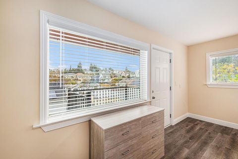 Tiny photo for 2531 Wallace Street, OAKLAND, CA 94606 (MLS # ML82029071)