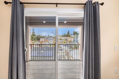 Tiny photo for 2531 Wallace Street, OAKLAND, CA 94606 (MLS # ML82029071)