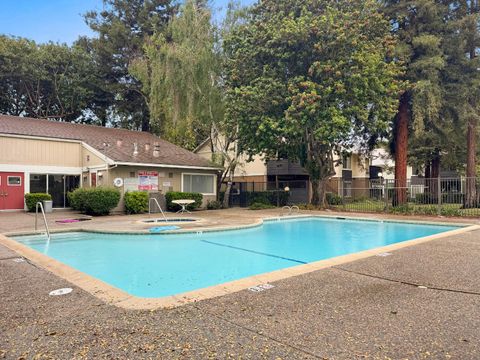 Tiny photo for 2599 Easton Lane #109, San Jose, CA 95133 (MLS # ML82040723)