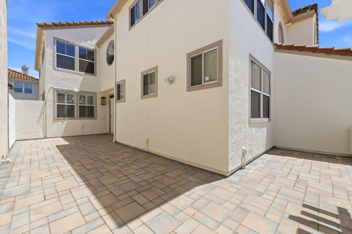 3044 Calle De Las Flores