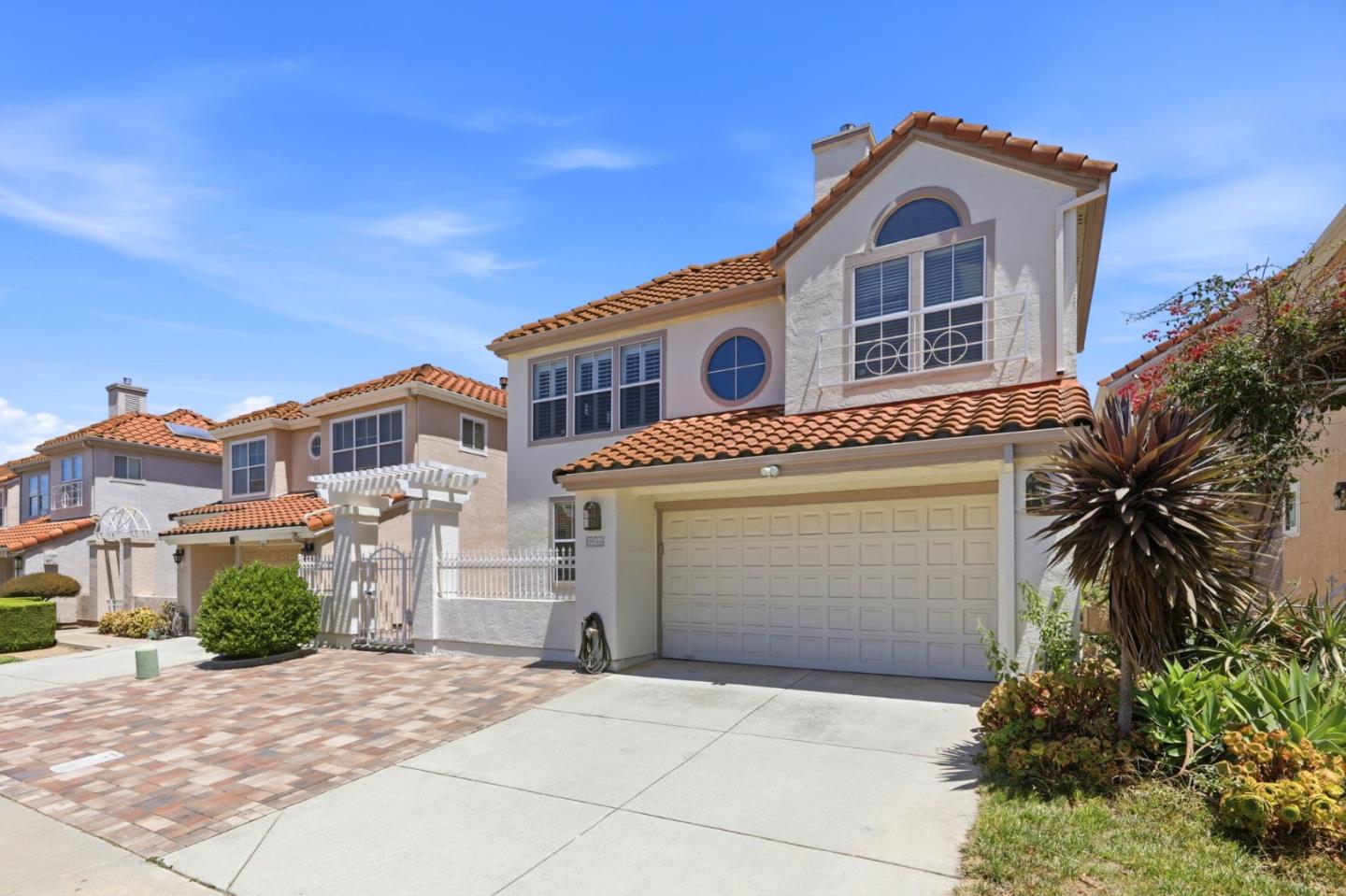 3044 Calle De Las Flores