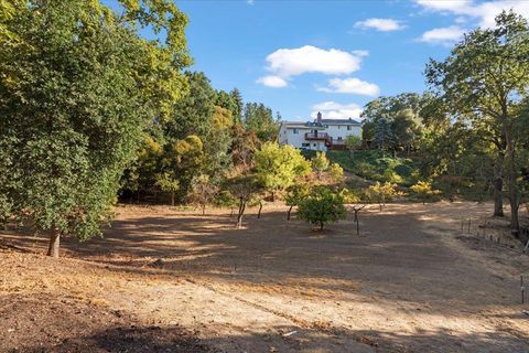 Tiny photo for 15292 Stratford Court, Monte Sereno, CA 95030 (MLS # ML82015687)