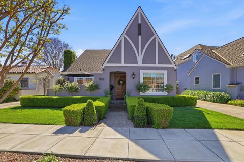 Photo of 1152 Willow Glen Way, SAN JOSE, CA 95125 (MLS # ML82039369)