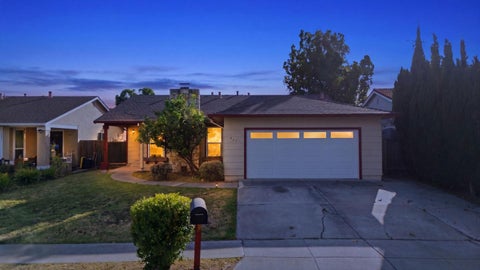 Photo of 931 Hamilton Avenue, MILPITAS, CA 95035 (MLS # ML82045807)