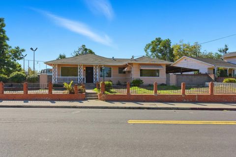 Photo of 701 W 14th Street, ANTIOCH, CA 94509 (MLS # ML82025291)