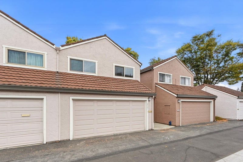 2521 Palmdale Court