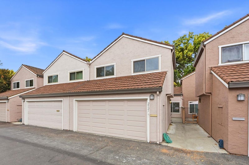 2521 Palmdale Court
