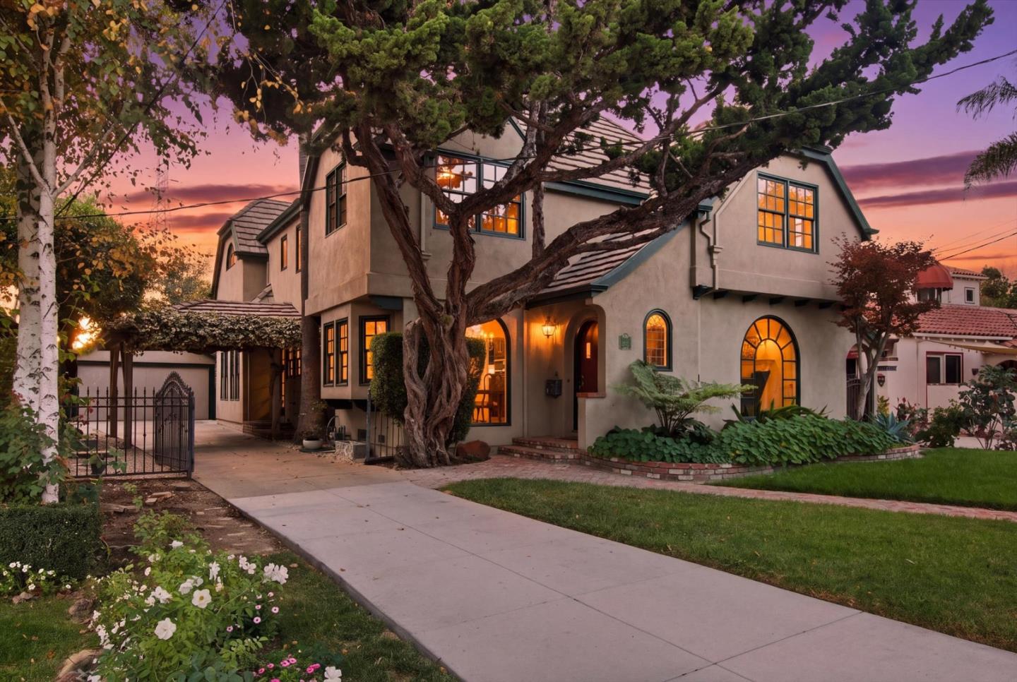 883 Riverside Drive