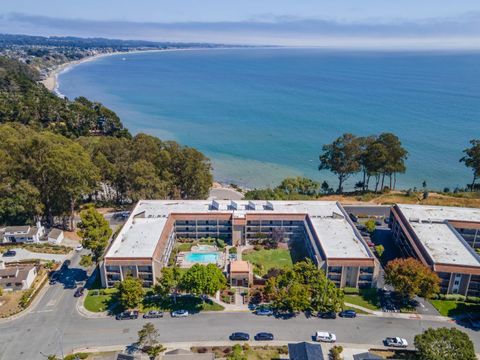 Photo of 870 Park Avenue #110, CAPITOLA, CA 95010 (MLS # ML82033433)