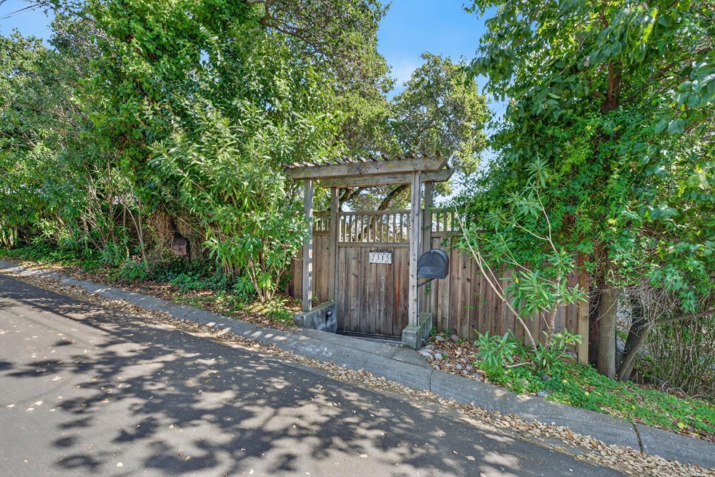 2315 Monserat Avenue