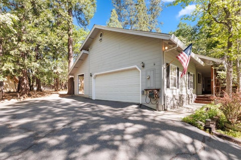 Photo of 17256 Mount Elizabeth Drive, SONORA, CA 95370 (MLS # ML82034046)