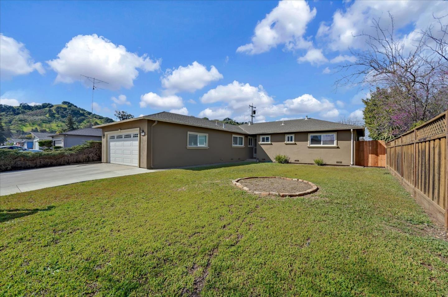 215 Longview DR