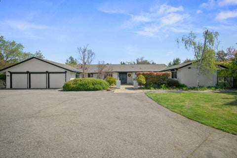 Photo of 18119 Via Encantada, MONTE SERENO, CA 95030 (MLS # ML81998327)