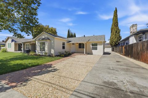 Photo of 135 E Younger Avenue, SAN JOSE, CA 95112 (MLS # ML82041263)