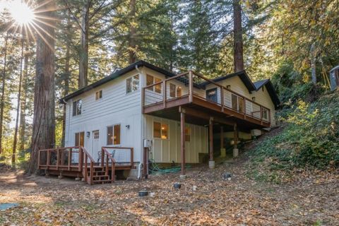 Photo of 831 Hillcrest Drive, Felton, CA 95018 (MLS # ML82026298)