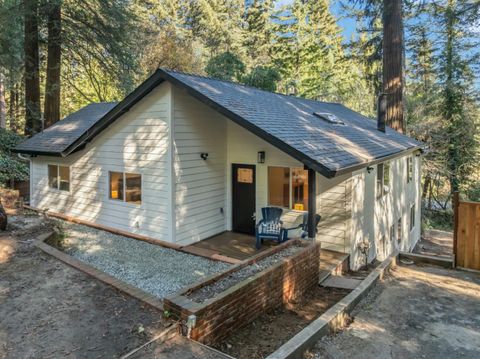 Photo of 831 Hillcrest Drive, Felton, CA 95018 (MLS # ML82026298)