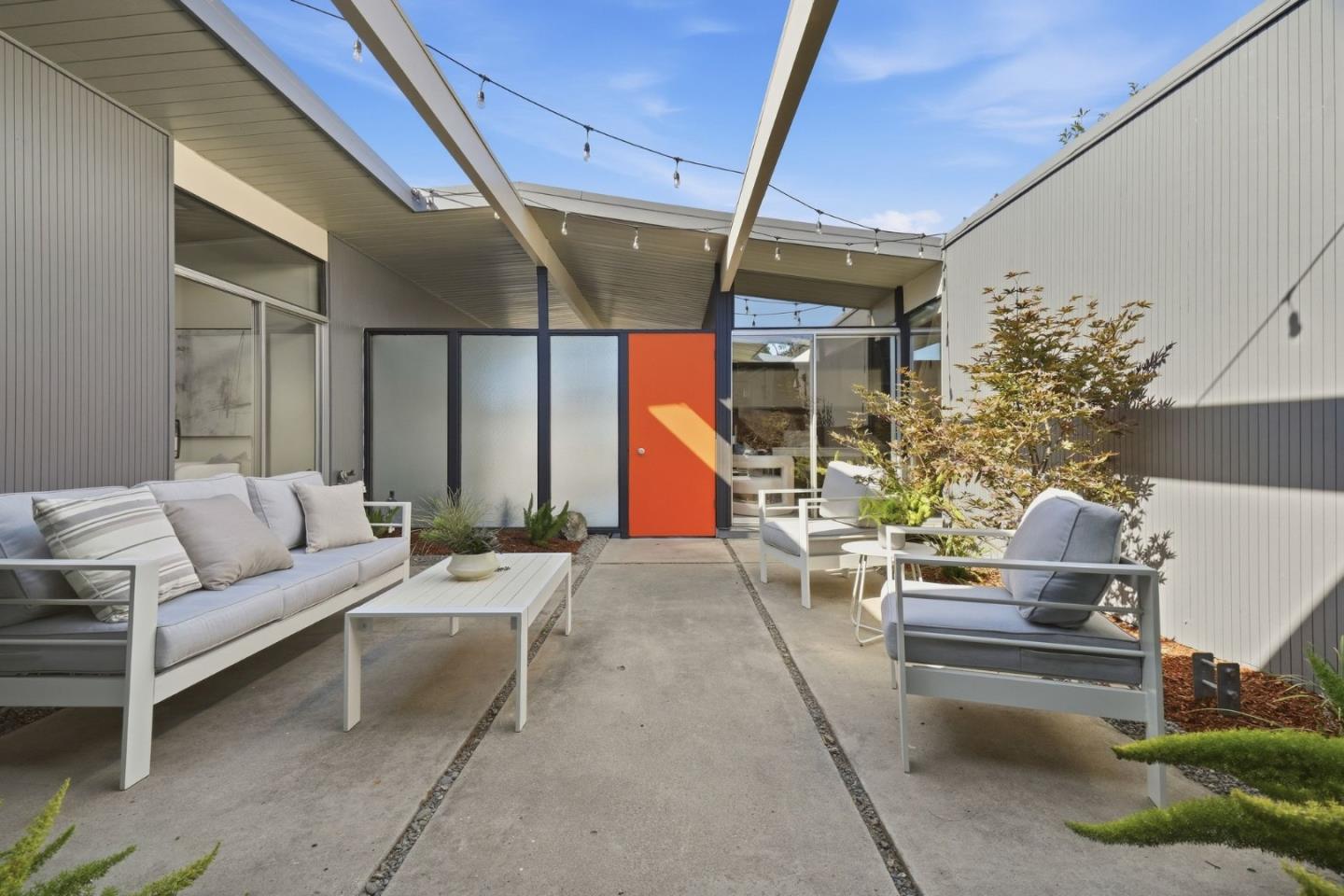 2440 Fairoak Court