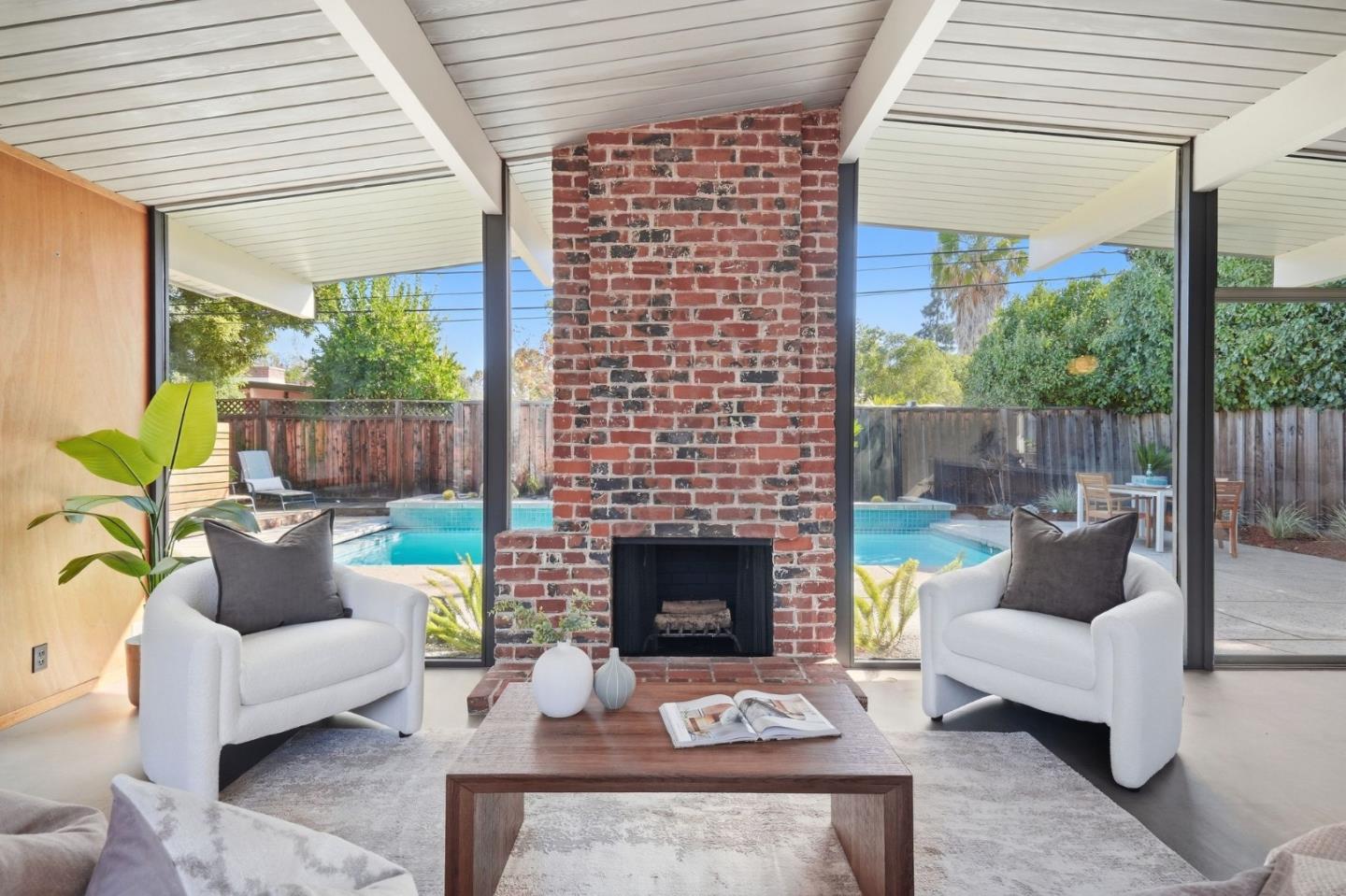 2440 Fairoak Court